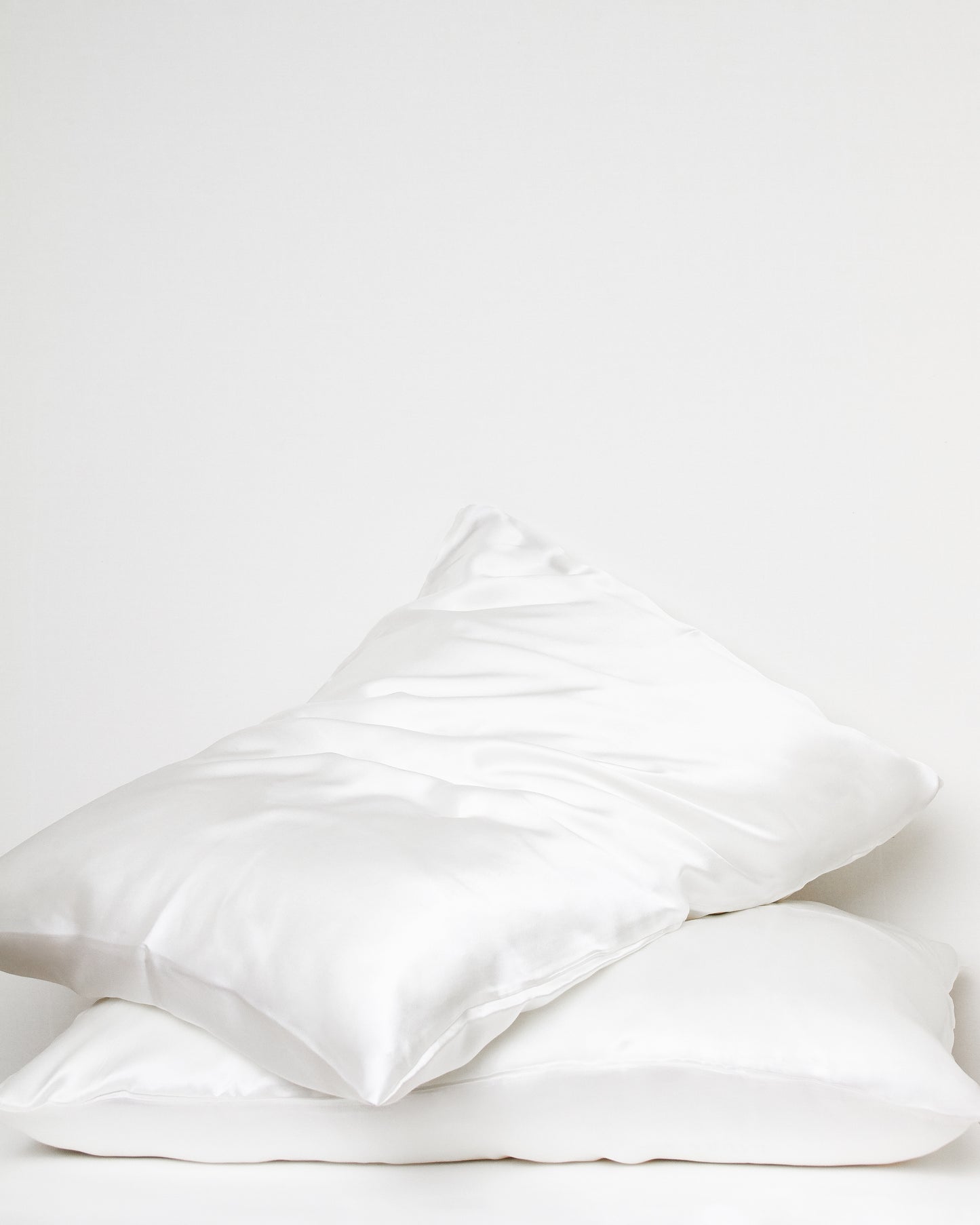 WHITE SILK PILLOWCASE