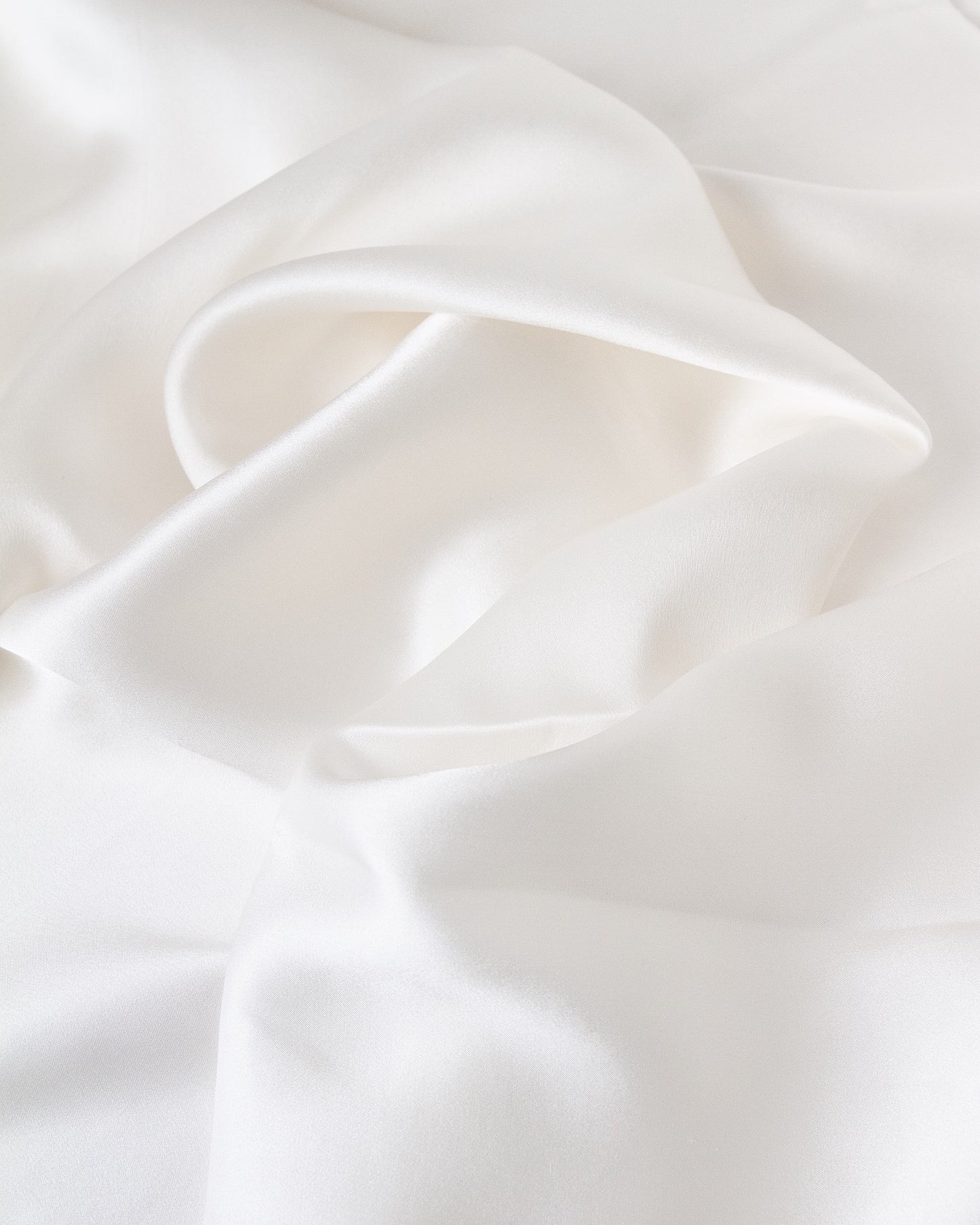 WHITE SILK PILLOWCASE