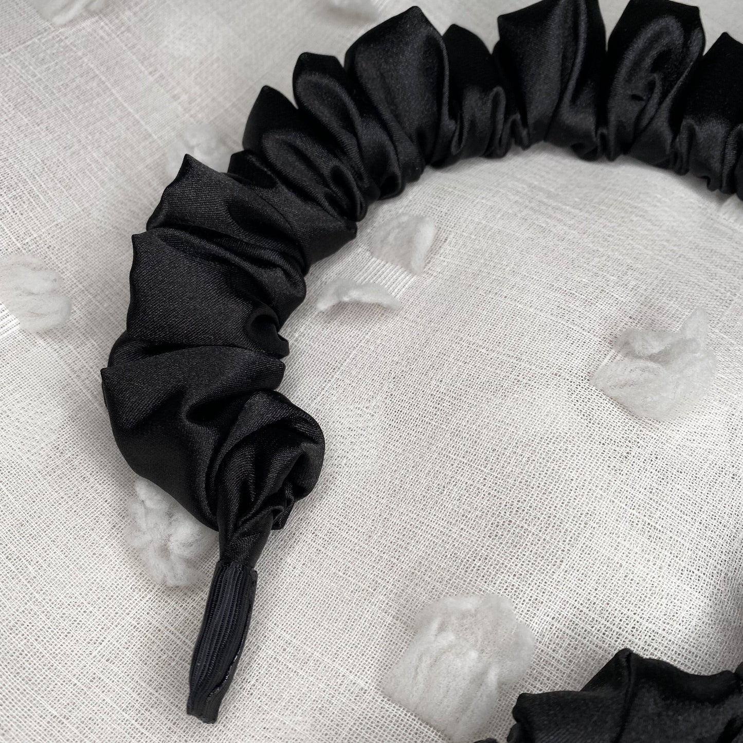 BLACK SCRUNCHY HEADBAND